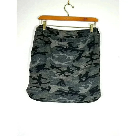 Sundry Camouflage Skirt Size 1/Size Small Casual Athleisure Camo - Picture 2 of 6